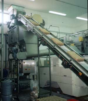 Full automatic bag emptying machines