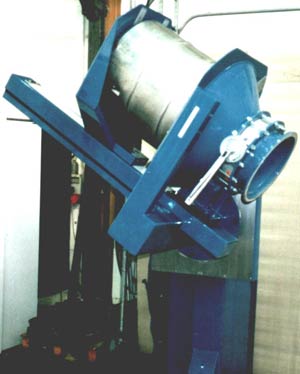Hydraulic drum tipper with connection piece
